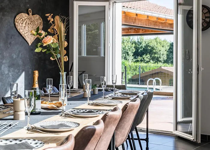 L'écrin De Xattys - De Gamme Avec Spa, Terrain De Pétanque, Piscine Et Baby-foot *