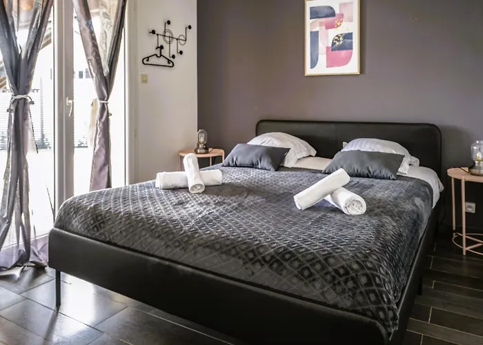 L'ecrin De Xattys - De Luxe Avec Et Piscine Prives, Terrain De Petanque, Baby-foot * Cleurie