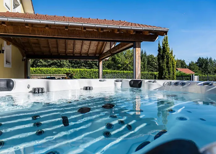 L'écrin De Xattys - De Gamme Avec Spa, Terrain De Pétanque, Piscine Et Baby-foot