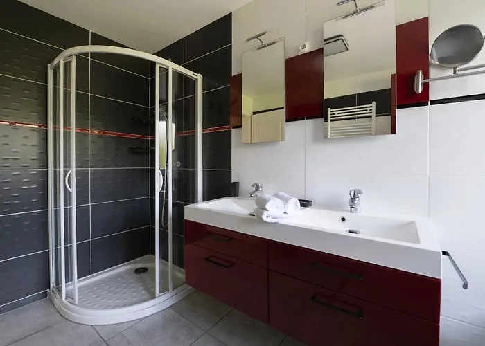 L'écrin De Xattys - De Gamme Avec Spa, Terrain De Pétanque, Piscine Et Baby-foot * Cleurie